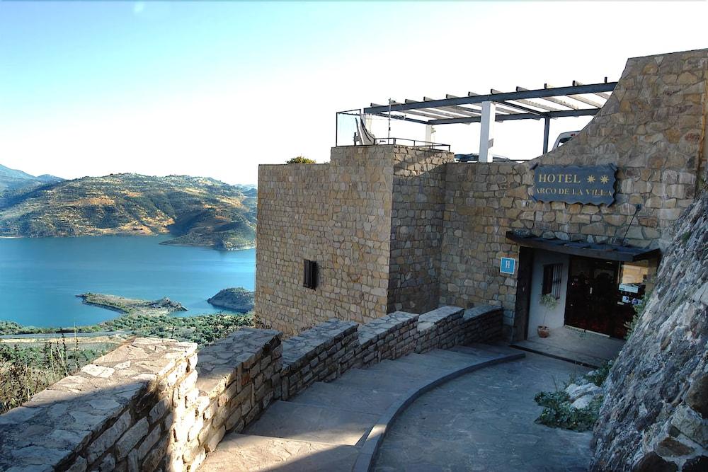 Tugasa Arco De La Villa Zahara De La Sierra Kültér fotó